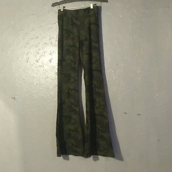 new boundaries Pants - Camo, bell bottom pants.
